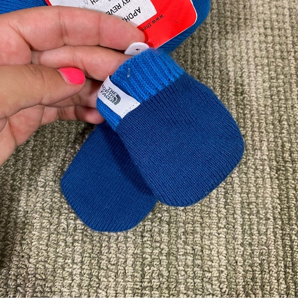 NEW North Face Infant Reversible Beanie & Mitten Set - Hero Blue - Picture 6 of 8